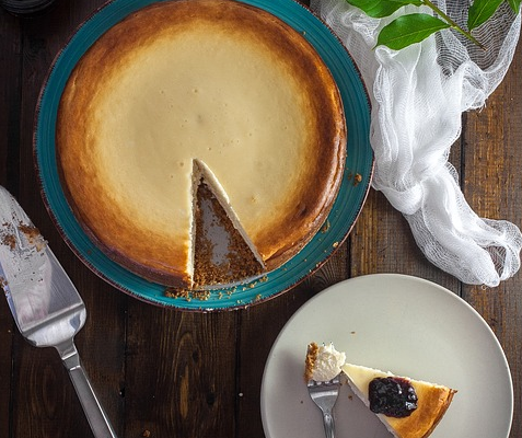 Karamell-Käsekuchen mit Streuseln