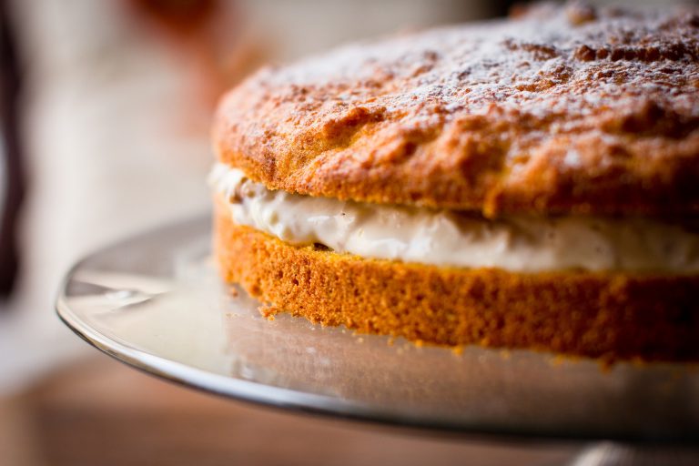 Schmandtorte: Sommerliches Rezept mit Pfirsich - Alles über Backen