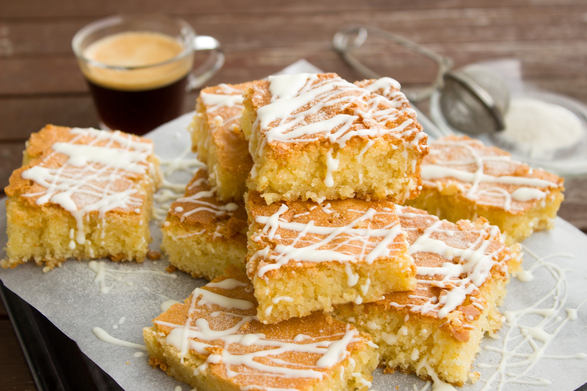 Viertelstündchen-Blitz-Butterkuchen mit Kirschkonfitüre - Alles über Backen