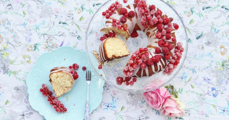 Weisser Himbeer-Schokoladenkuchen