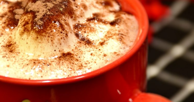 Schokoladen Mug Cake mit Erdnussbutter Topping (Tassenkuchen)