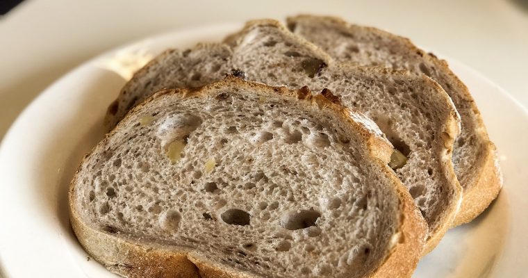 Pflaumen-Walnuss-Brot