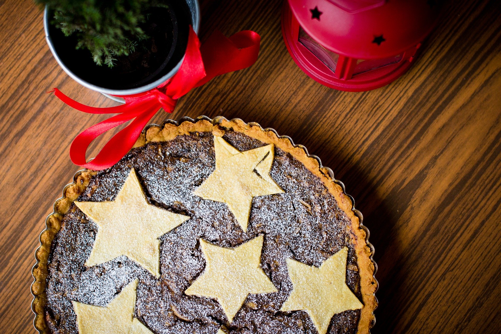 Weihnachtskuchen mit Glühwein und Lebkuchengewürz