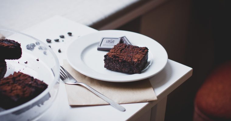 Brownie mit Doppeldecker-Keksen